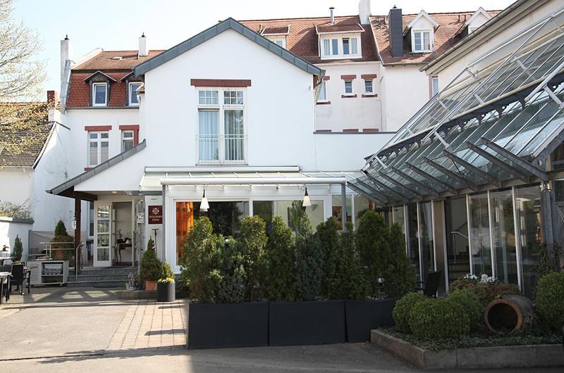 Hotel Goldener Stern Sankt Ingbert Bagian luar foto